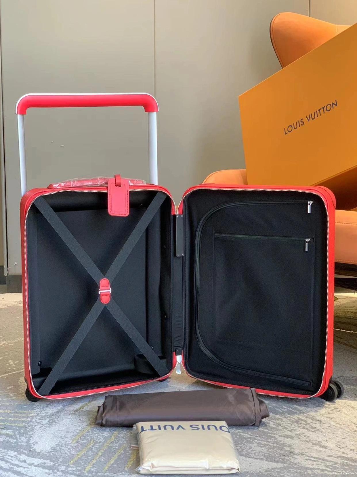 CUSTOM HORIZON TAURILLON SUITCASE 55 RED 37L 0805